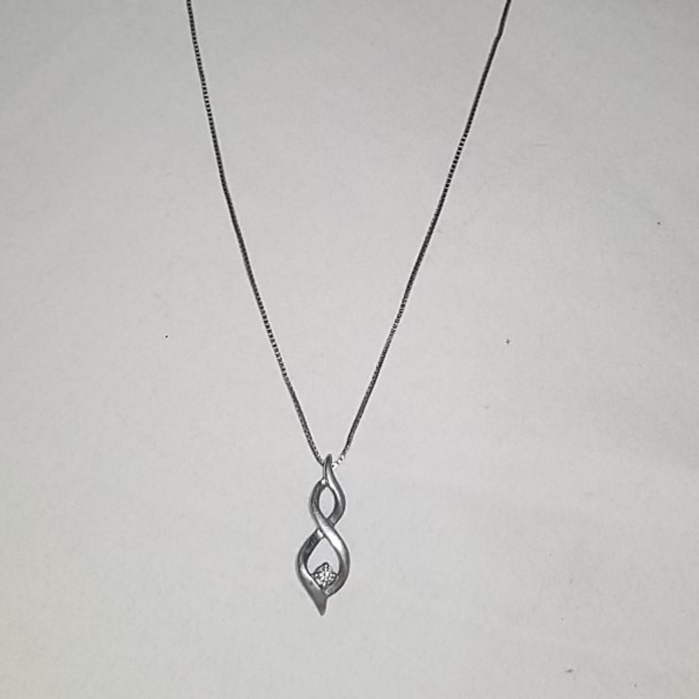 Silver Necklace w/ Diamond